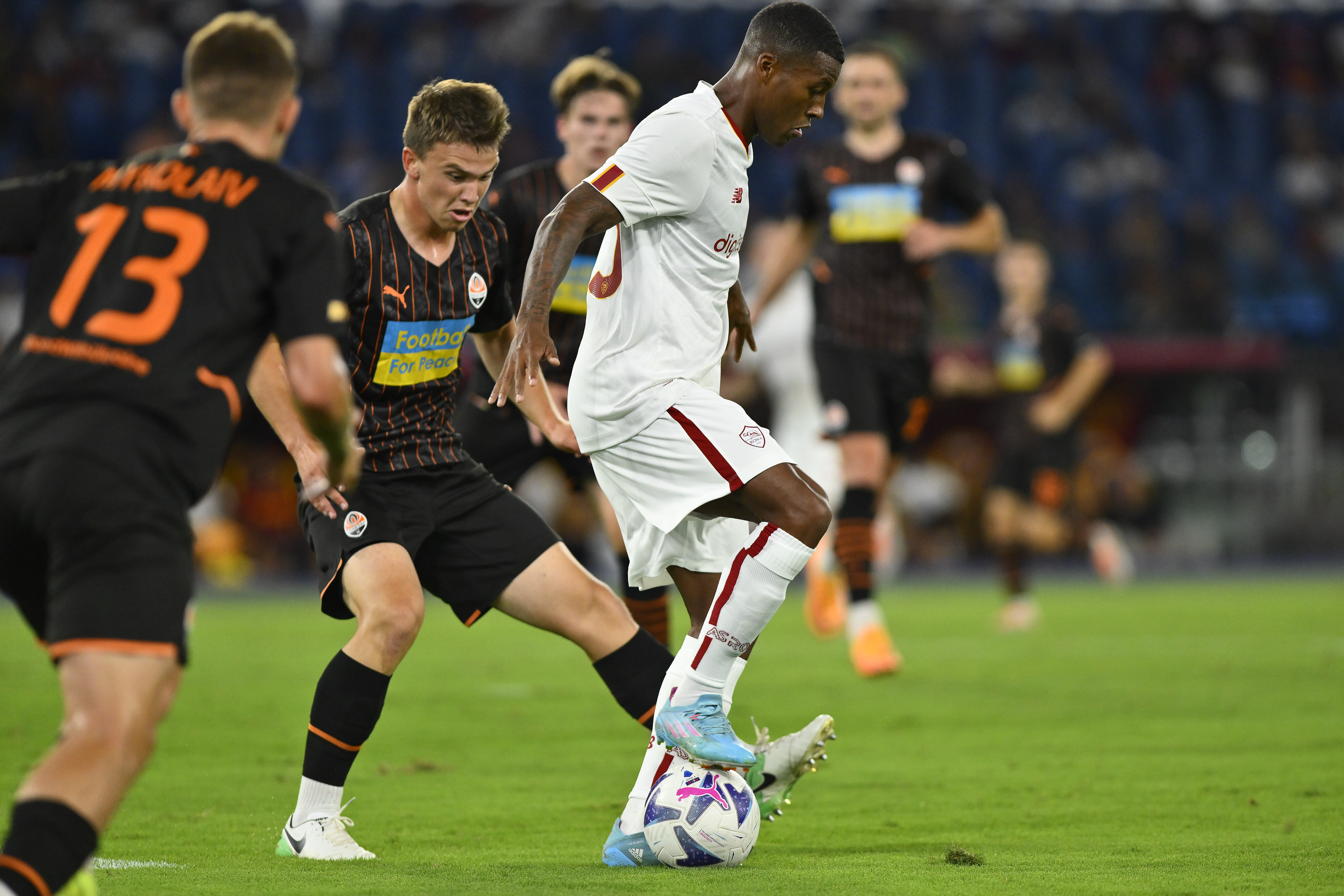 I Fab Four e Wijnaldum: Shakhtar travolto. E i tifosi ora sognano